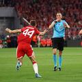 Arbitrul Joao Pinheiro, în Bayern - PSG/ FOTO Getty Images