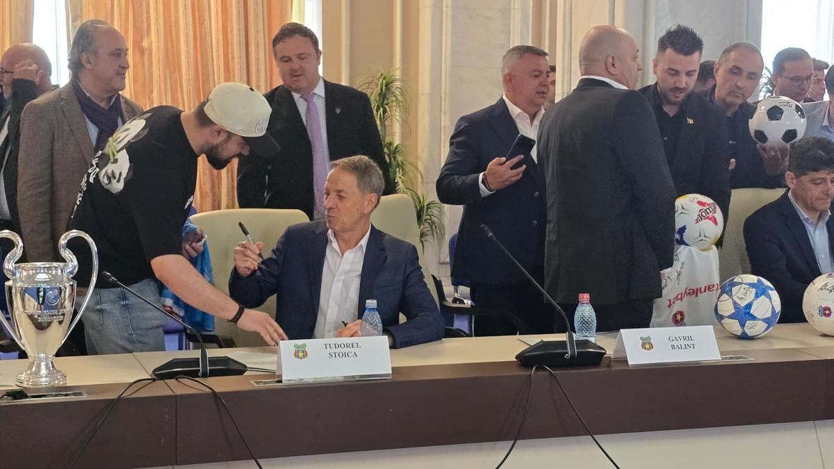 Steaua '86 în Camera Deputaților » Parlamentarii AUR au „confiscat” sărbătoarea, Balint a cerut indemnizații de merit pentru toată echipa: „În mod firesc și drept”