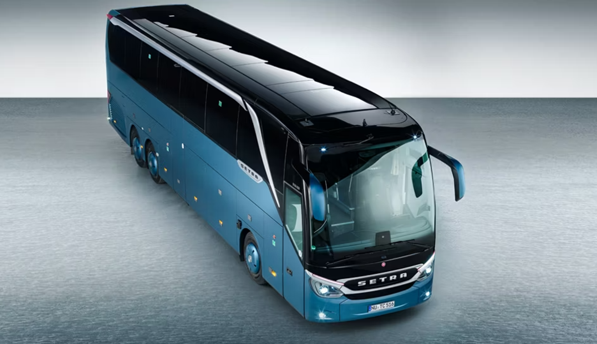 Siglă și autocar FCSB