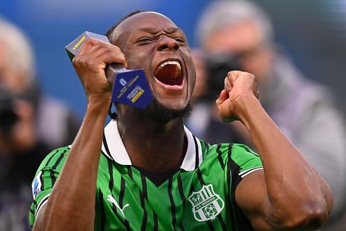 Ismael Kone, cu trofeul de jucătorul meciului după un Sassuolo - Atalanta // foto: Guliver/gettyimages