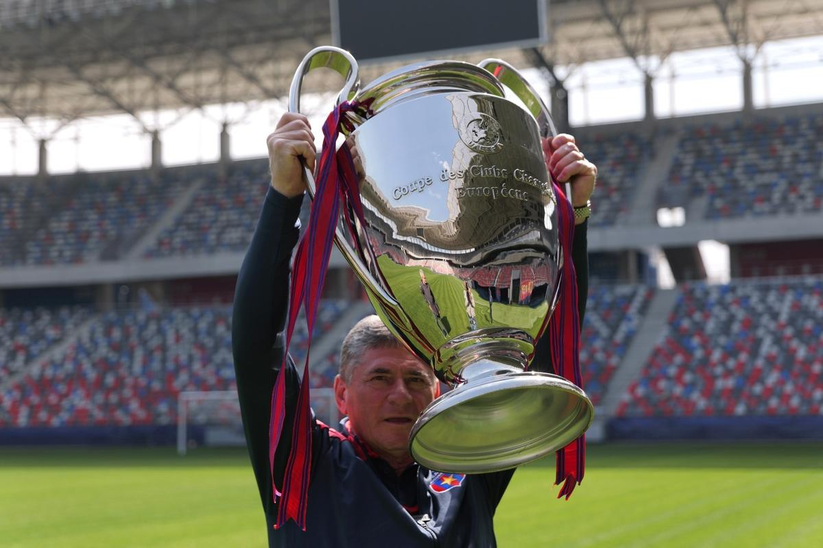 „Ce bucurie era în Ghencea după Cupa Campionilor, ce tristețe e acum!” » Ștefan Iovan, căpitanul de la Sevilla: „Unii mai încearcă și azi să ne ciuntească istoria”