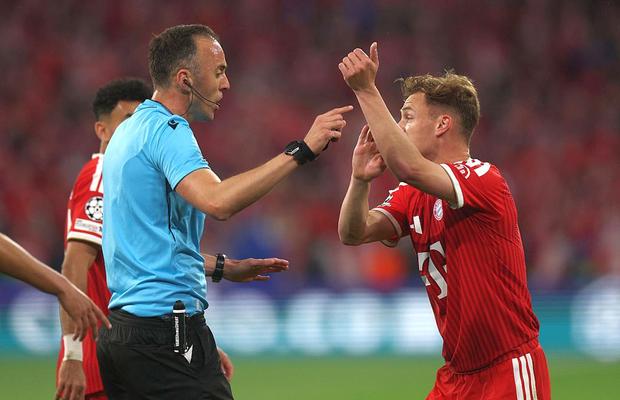Doi foști mari arbitri se contrazic în scandalul de la Bayern - PSG: „De neînțeles”