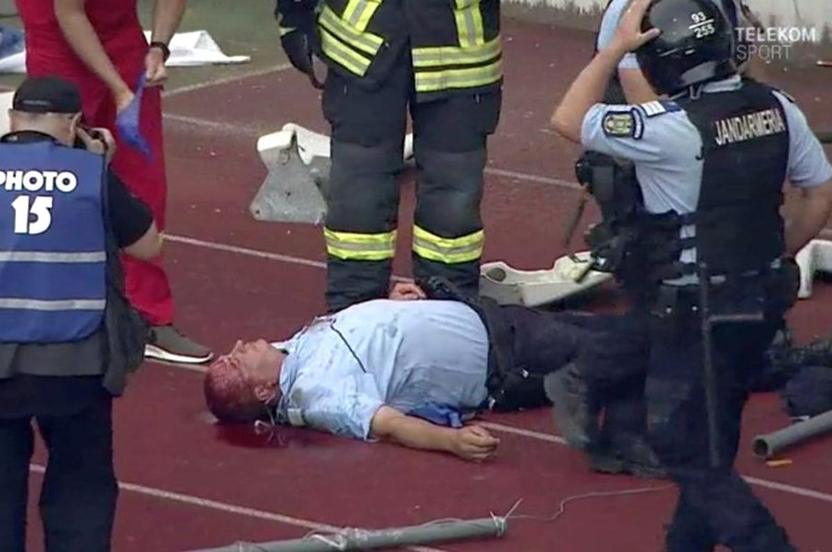 Fanul lui U Cluj care a lovit un jandarm cu scaunul, pedepsit dur de Tribunal! Condamnat la 7 ani și 6 luni de închisoare