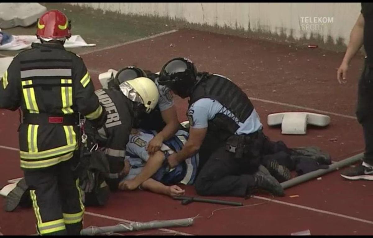 Fanul lui U Cluj care a lovit un jandarm cu scaunul, pedepsit dur de Tribunal! Condamnat la 7 ani și 6 luni de închisoare