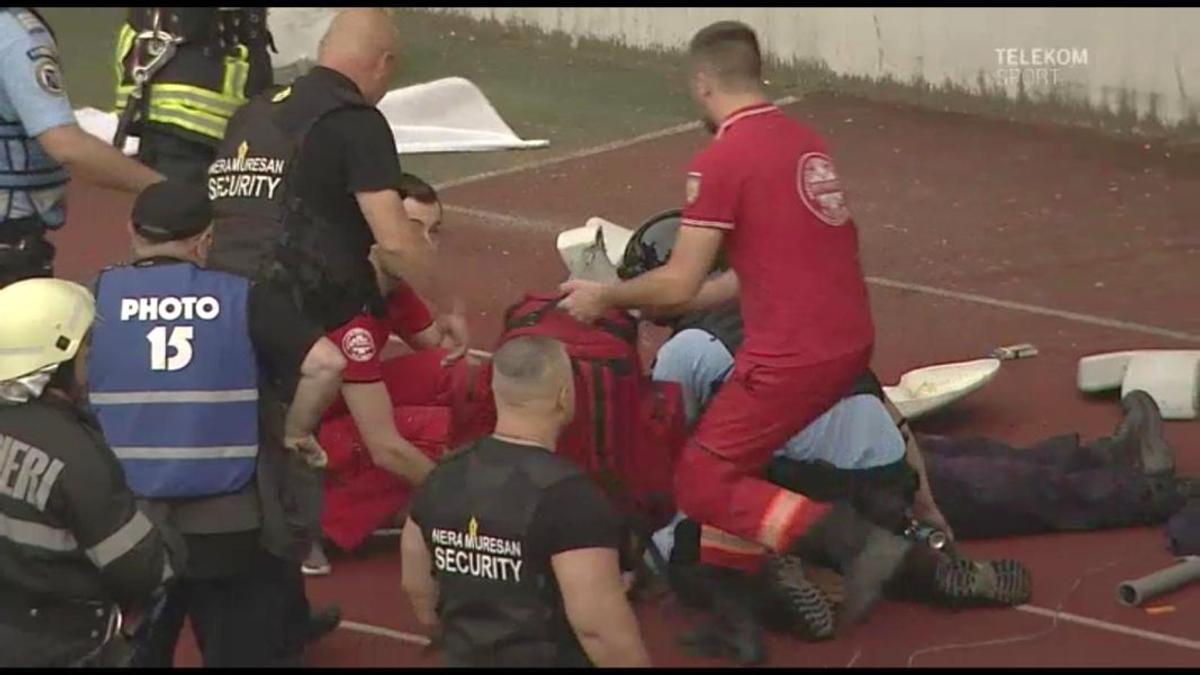 Fanul lui U Cluj care a lovit un jandarm cu scaunul, pedepsit dur de Tribunal! Condamnat la 7 ani și 6 luni de închisoare