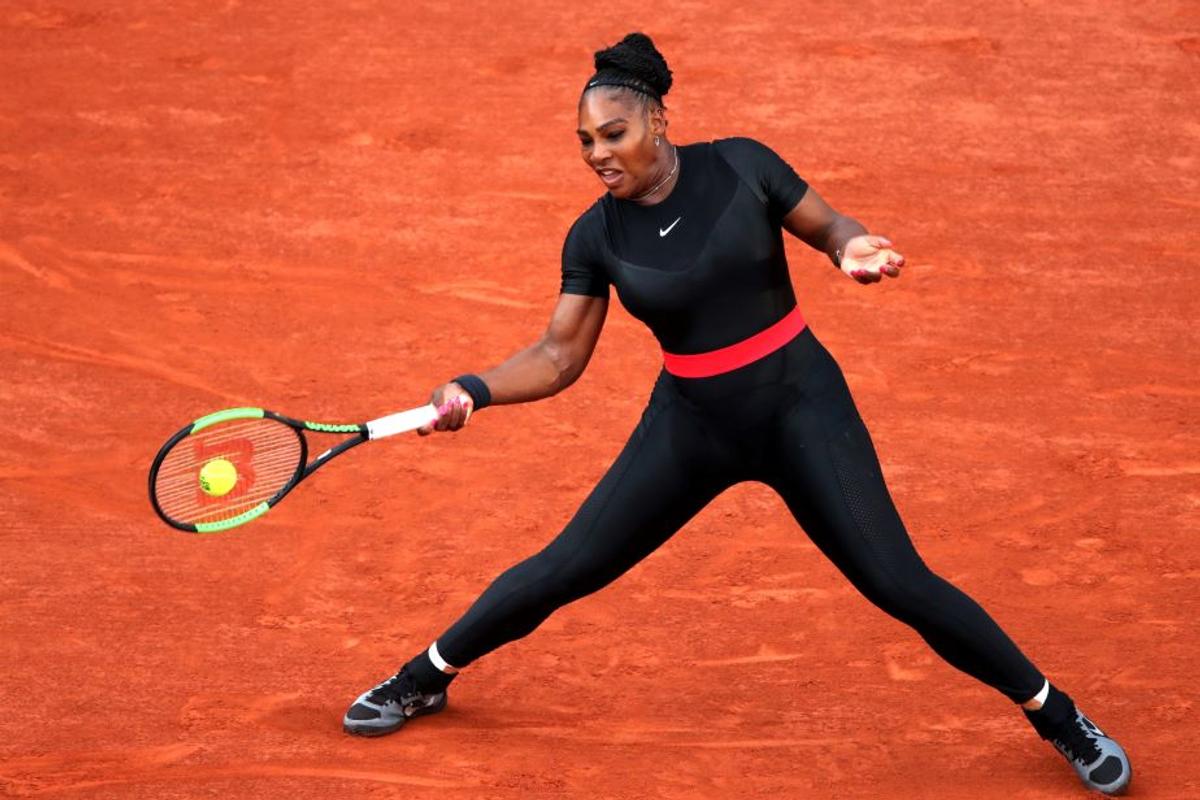 Roland Garros se joacă pe GSP.ro » Ținute icon la Paris: decolteul lui Mary Pierce, dantela lui Venus, Serena în catsuit și Wawrinka în șortul-pijama