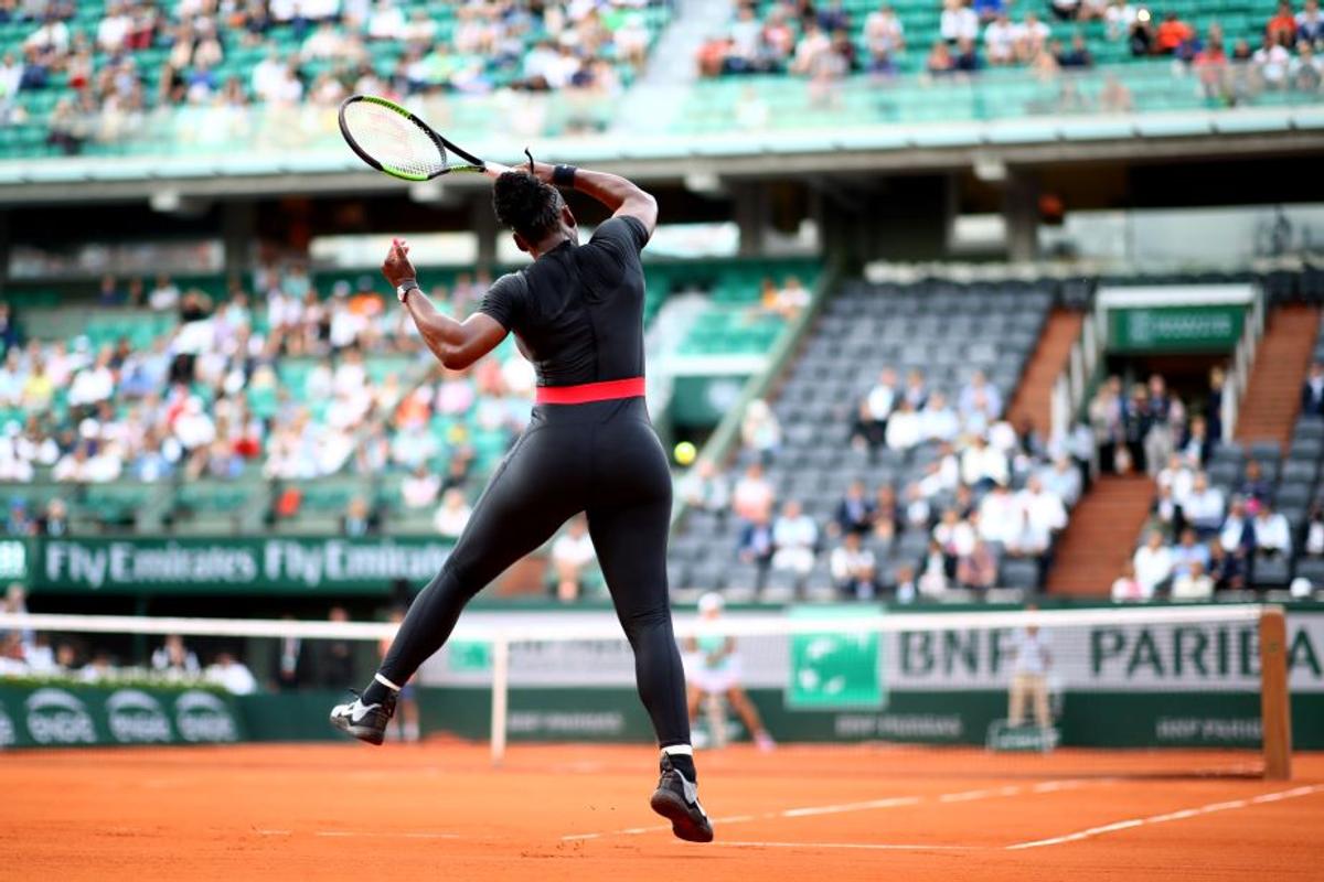 Roland Garros se joacă pe GSP.ro » Ținute icon la Paris: decolteul lui Mary Pierce, dantela lui Venus, Serena în catsuit și Wawrinka în șortul-pijama