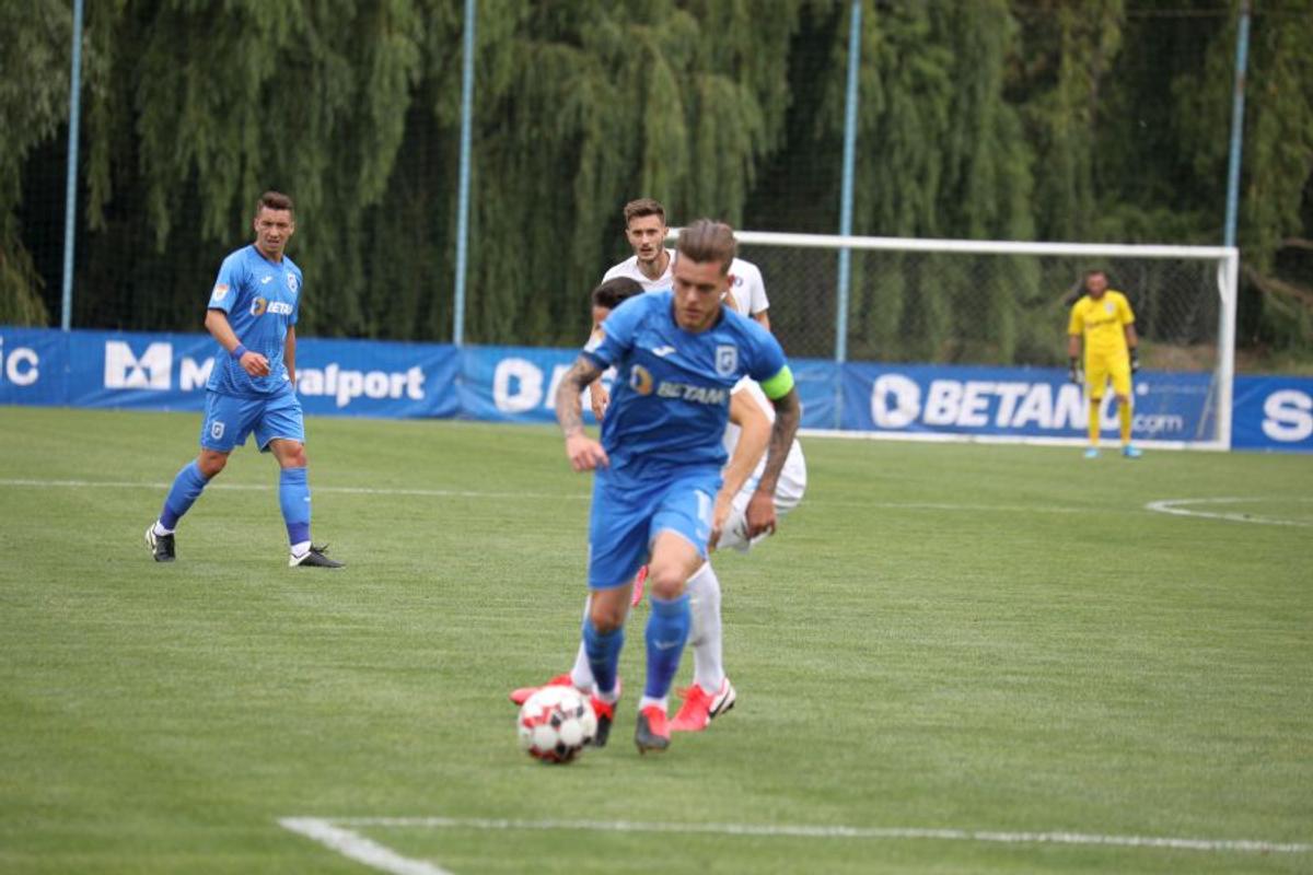 CS UNIVERSITATEA CRAIOVA - VIITORUL. Incident cu Cristiano Bergodi, la debutul pe banca oltenilor: i-a căzut panoul în cap!