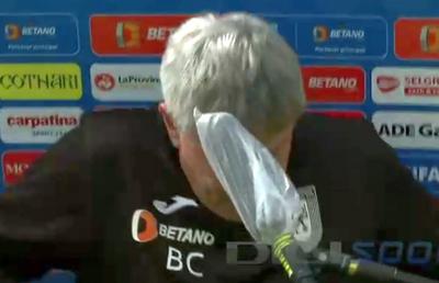 CS UNIVERSITATEA CRAIOVA - VIITORUL. Incident cu Cristiano Bergodi, la debutul pe banca oltenilor: i-a căzut panoul în cap!