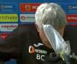 Momentul în care panoul cade peste Cristiano Bergodi. Sursă foto: digisport.ro