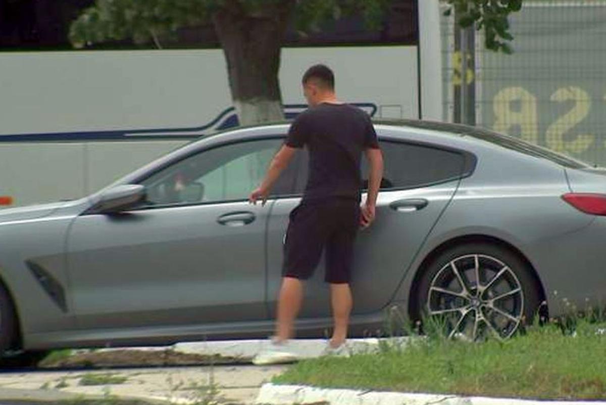 FOTO Duel în parcarea FCSB: „mașina de pește” a lui Olimpiu Moruțan, eclipsată de superachiziția etalată azi de Mirel Rădoi