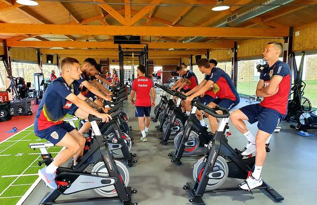 Nicolae Dică le-a arătat jucătorilor cum se centrează! O noutate pentru România U23: Pașcanu contra Australiei