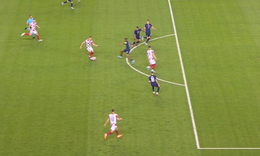 Faza la care arbitrul dictase inițial ofsaid, însă VAR a decis că poziția lui Susic a fost regulamentară. Captură: Prima Sport 1 Moment de confuzie la Croația - Franța » Arbitrul a dat penalty, apoi ofsaid. VAR a intervenit după două minute și a schimbat decizia!