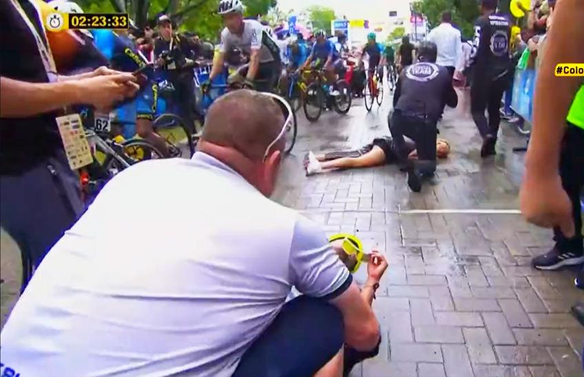 Ciclistul Luis Carlos Chia (25 de ani) a intrat cu bicicleta în soția lui, imediat după ce a câștigat o etapă în Turul Columbiei. Claudia a avut nevoie de îngrijiri medicale, fiindu-i aplicate patru copci.