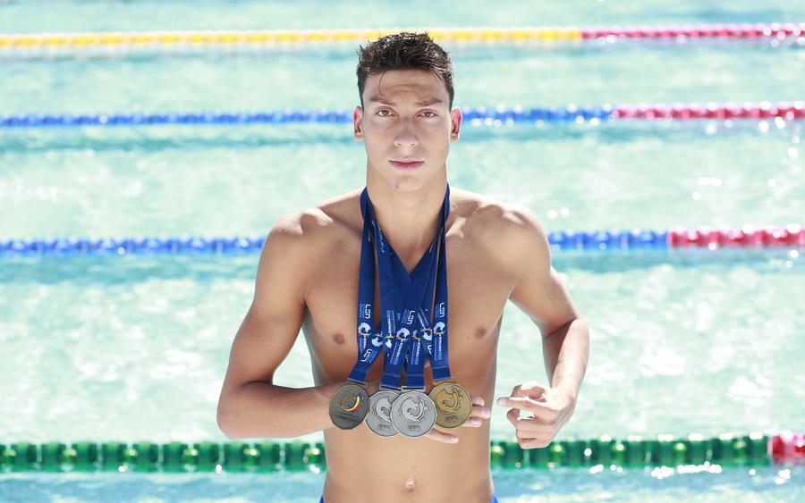Vlad Stancu și medaliile cucerite în 2022 la CE de juniori de la Otopeni FOTO Cristi Preda Iulia Becheru, antrenoarea lui Vlad Stancu, despre înotătorul pe care îl pregătește: „Muncește foarte mult”