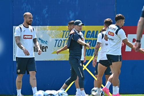 Edi Iordănescu, la primul antrenament al României înainte de meciurile cu Kosovo și Elveția/ foto: Raed Krishan (GSP)