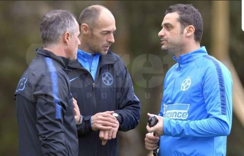 Dacian Nastai, în stânga imaginii, alături de Bogdan Andone și de Mihai Teja