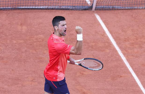Novak Djokovic, la două victorii de marele record » Calificare în semifinalele Roland Garros, după un meci de aproape 4 ore