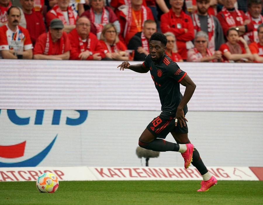 Alphonso Davies/ foto: Imago Images Real Madrid începe ofensiva în mercato » Negocieri pentru doi câștigători de Champions League + Un campion în Serie A semnează pe 4 ani