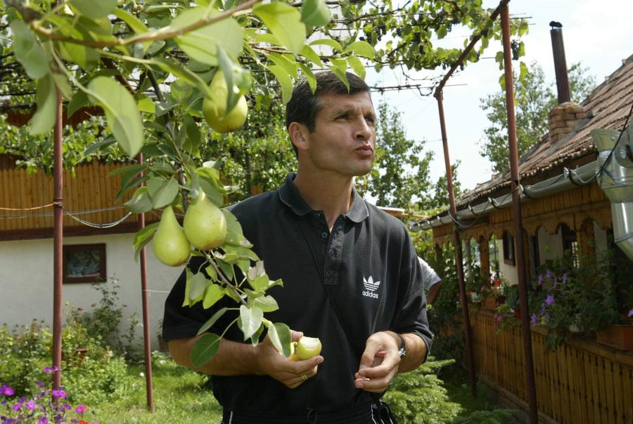 A intrat peste Sabău în cameră și a rămas blocat: „Avea o pijama de ziceai că schimbă uleiul la CICLOP!”