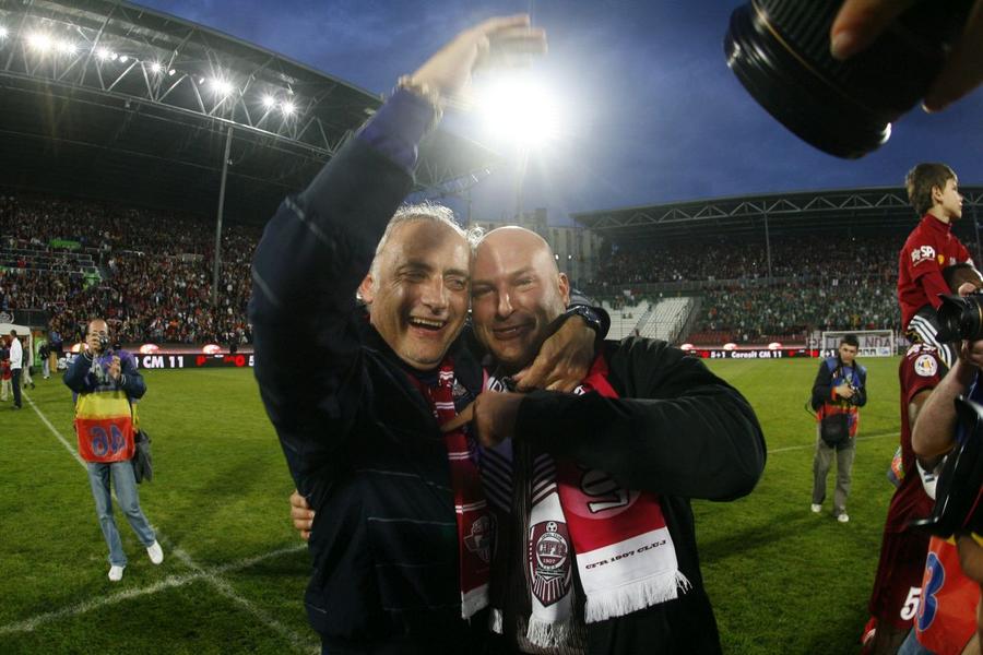 Andrea Mandorlini (stânga), împreună cu fostul patron al lui CFR Cluj, Arpad Paszkany. Foto: Arhivă GSP Prima reacție a lui Andrea Mandorlini după revenirea lui Iuliu Mureșan: „E o victorie. Are CFR-ul în sânge!”