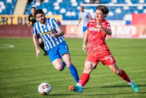 Sergiu Buș (stânga) a semnat cu Corvinul Hunedoara. Foto: Facebook Politehnica Iași
