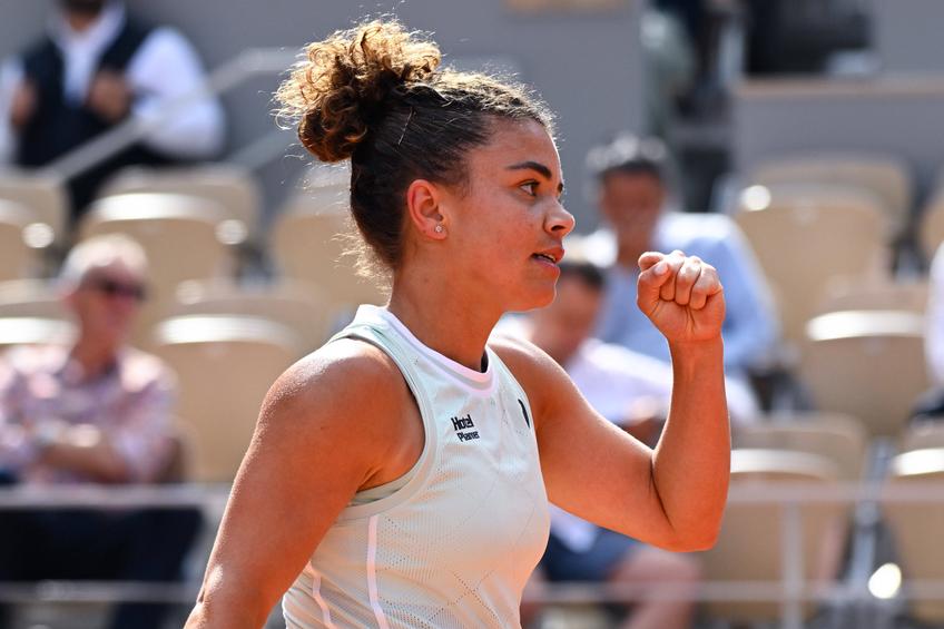 Italianca Jasmine Paolini (28 de ani, 15 WTA) a învins-o clar pe rusoaica Mirra Andreeva (17 ani, 38 WTA), scor 6-3, 6-1, și s-a calificat în finala Roland Garros 2024.