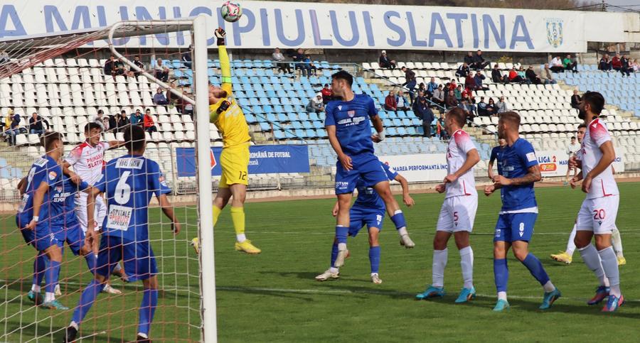 Ultima renovare a stadionului din Slatina a avut loc între anii 2008-2009. Stadionul se situează aproape de faleza râului Olt S-a aprobat! Stadion de peste 79 de milioane de euro în Oltenia » Când ar trebui să fie gata
