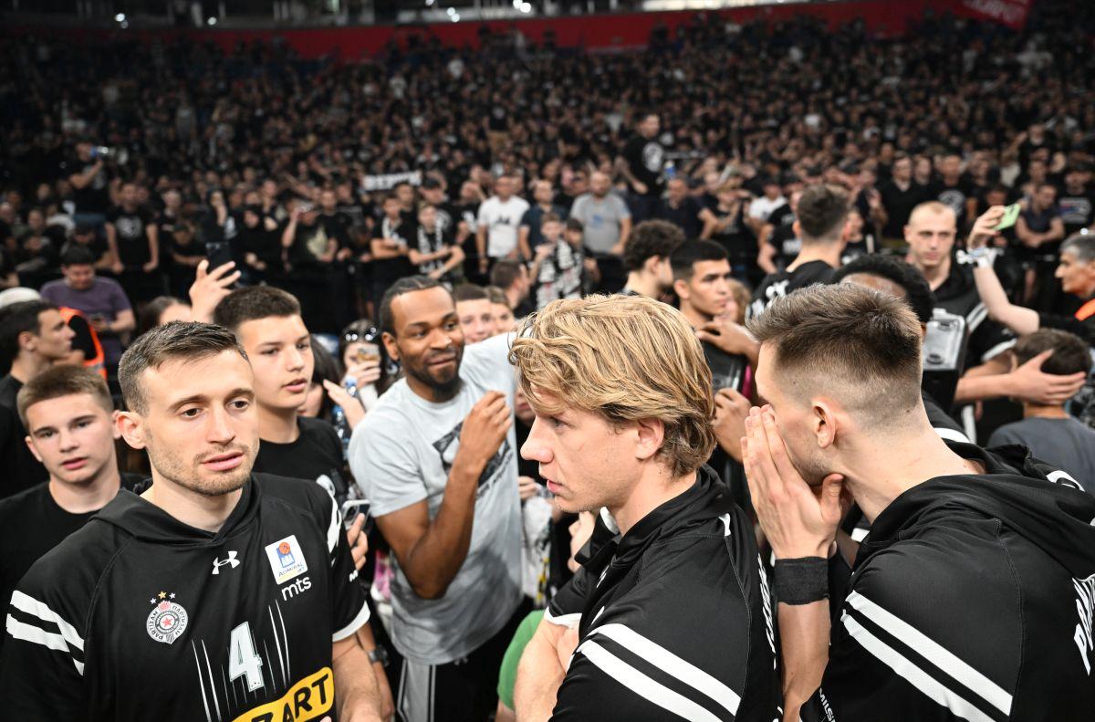 Incidente la Partizan - Steaua Roșie! Meciul a fost abandonat