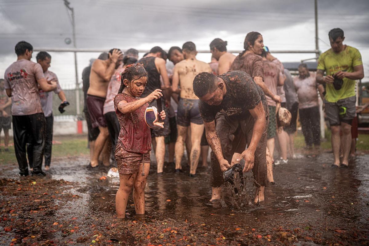 Au deschis stadionul pentru cel mai nebun festival din lume! Tradiția împrumutată din Spania, dusă la alt nivel
