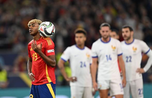 Lamine Yamal despre duelul cu Ronaldo și Balonul de Aur: „Mereu îi spun mamei...”
