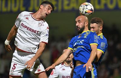 Era pe picior de plecare, dar s-a răzgândit și a semnat prelungirea cu echipa din Superliga » Urmează alte noi prelungiri