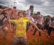 „La Gran Tomatina” este probabil unul dintre cele mai ciudate festivaluri din lume. Mii de oameni ies pe străzi și se bat cu roșii.