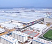 Se ridică mega-fabrica misterioasă a Chinei! O fortăreață mai mare decât orașul San Francisco: 1 milion de mașini, un stadion și un coșmar pentru Tesla
