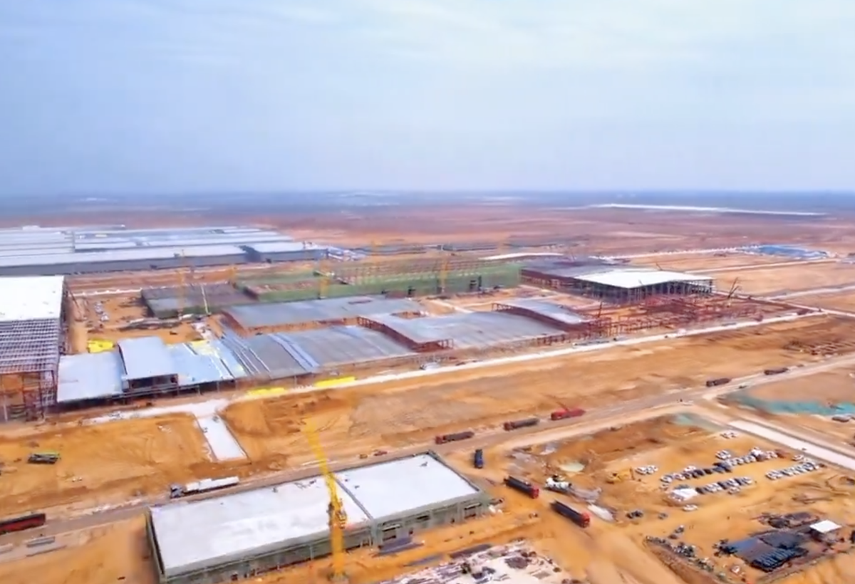 BYD construiește o fabrică gigant în China