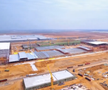 Se ridică mega-fabrica misterioasă a Chinei! O fortăreață mai mare decât orașul San Francisco: 1 milion de mașini, un stadion și un coșmar pentru Tesla