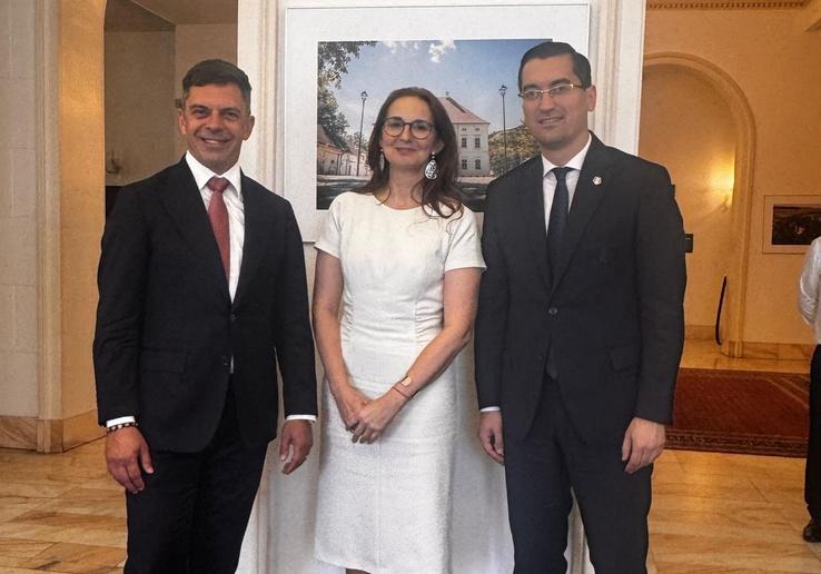 Răzvan Burleanu, Andrea Andras, însărcinatul cu afaceri a.i. al Ambasadei României în Republica Austria, și Eduard Novak / Sursă foto: Facebook