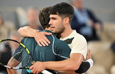 Carlos Alcaraz s-a calificat în finală la Roland Garros! A beneficiat de abandonul lui Lorenzo Musetti