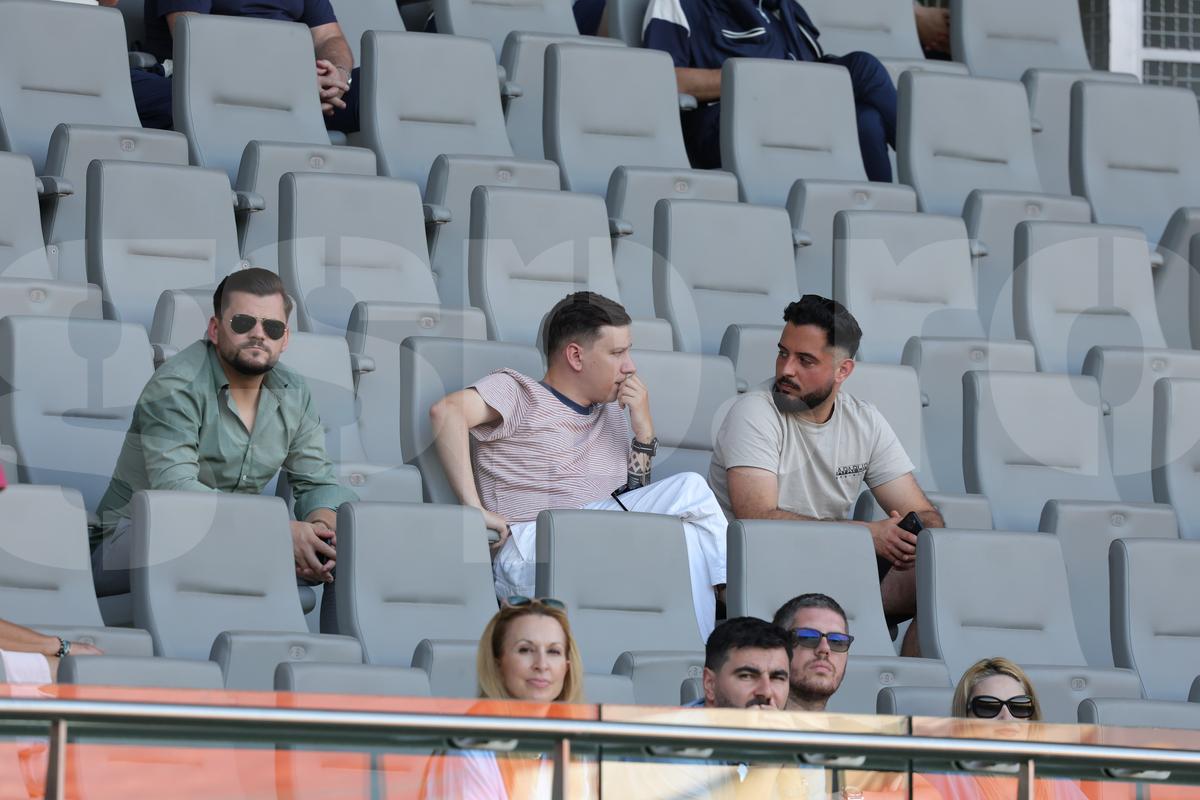 Fanii români prezenţi la antrenamentul oficial al României