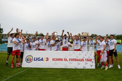 FC Bacău a promovat în Liga 2, după ce a trecut de Unirea Brăniștea la baraj, scor 6-3 la general. Foto: Facebook FC Bacău