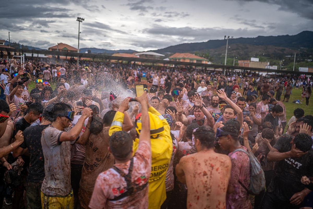 Au deschis stadionul pentru cel mai nebun festival din lume! Tradiția împrumutată din Spania, dusă la alt nivel