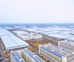 Se ridică mega-fabrica misterioasă a Chinei! O fortăreață mai mare decât orașul San Francisco: 1 milion de mașini, un stadion și un coșmar pentru Tesla