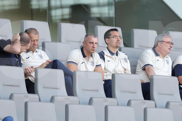 Oficialii FRF au urmărit din tribune antrenamentul oficial al României FOTO: Ionuţ Iordache (GSP)