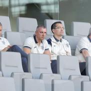Oficialii FRF au urmărit din tribune antrenamentul oficial al României FOTO: Ionuţ Iordache (GSP)