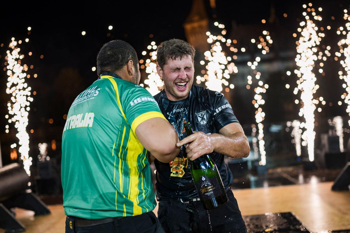 Zgomot de drujbe și lovituri perfecte de topor! Doar 6 titani au rezistat pe scena ridicată pe apă la Budapesta