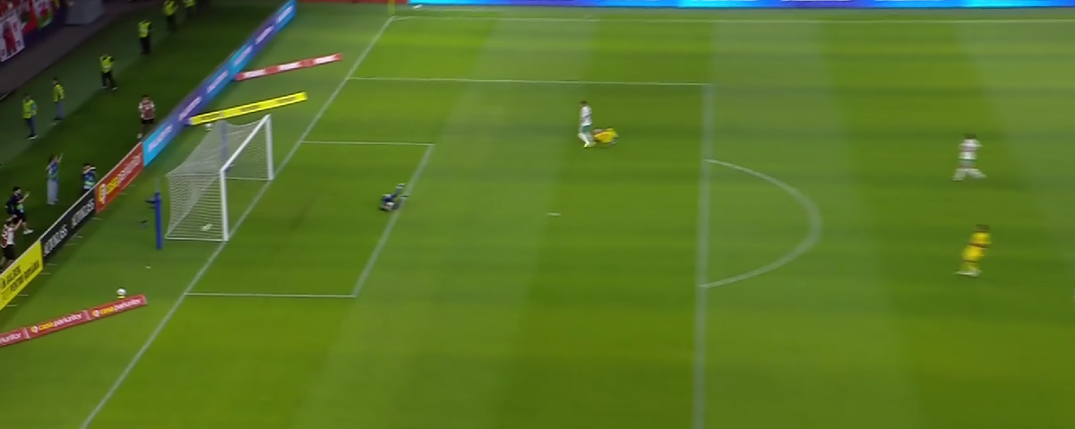 Ce păcat! Louis Munteanu a înscris un gol superb, însă tușierul a intervenit aiurea
