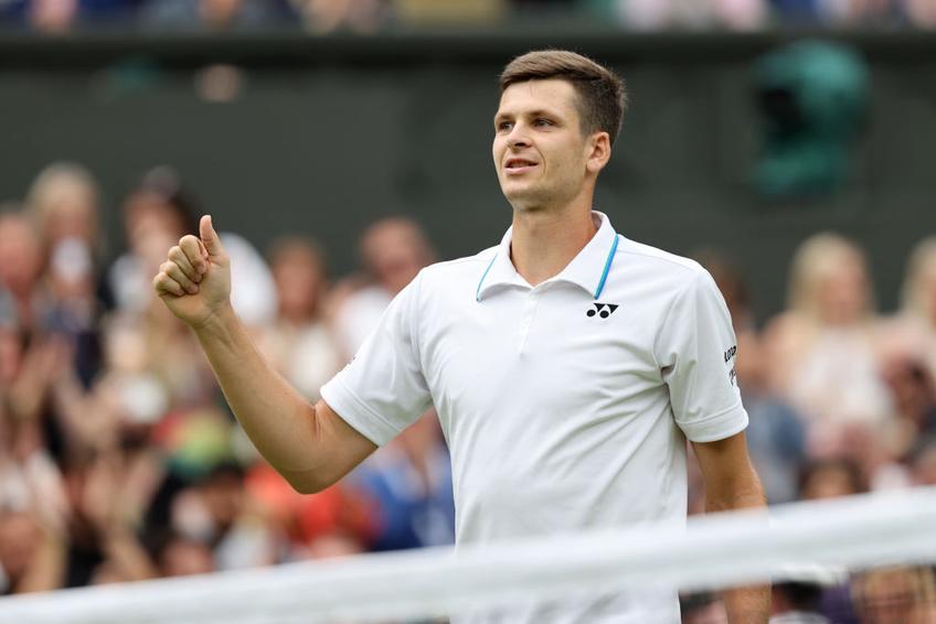 Daniil Medvedev (2 ATP) a fost învins de Hubert Hurkacz (18 ATP), scor 6-2, 6-7(2), 6-3, 3-6, 3-6, în optimile de finală de la Wimbledon.