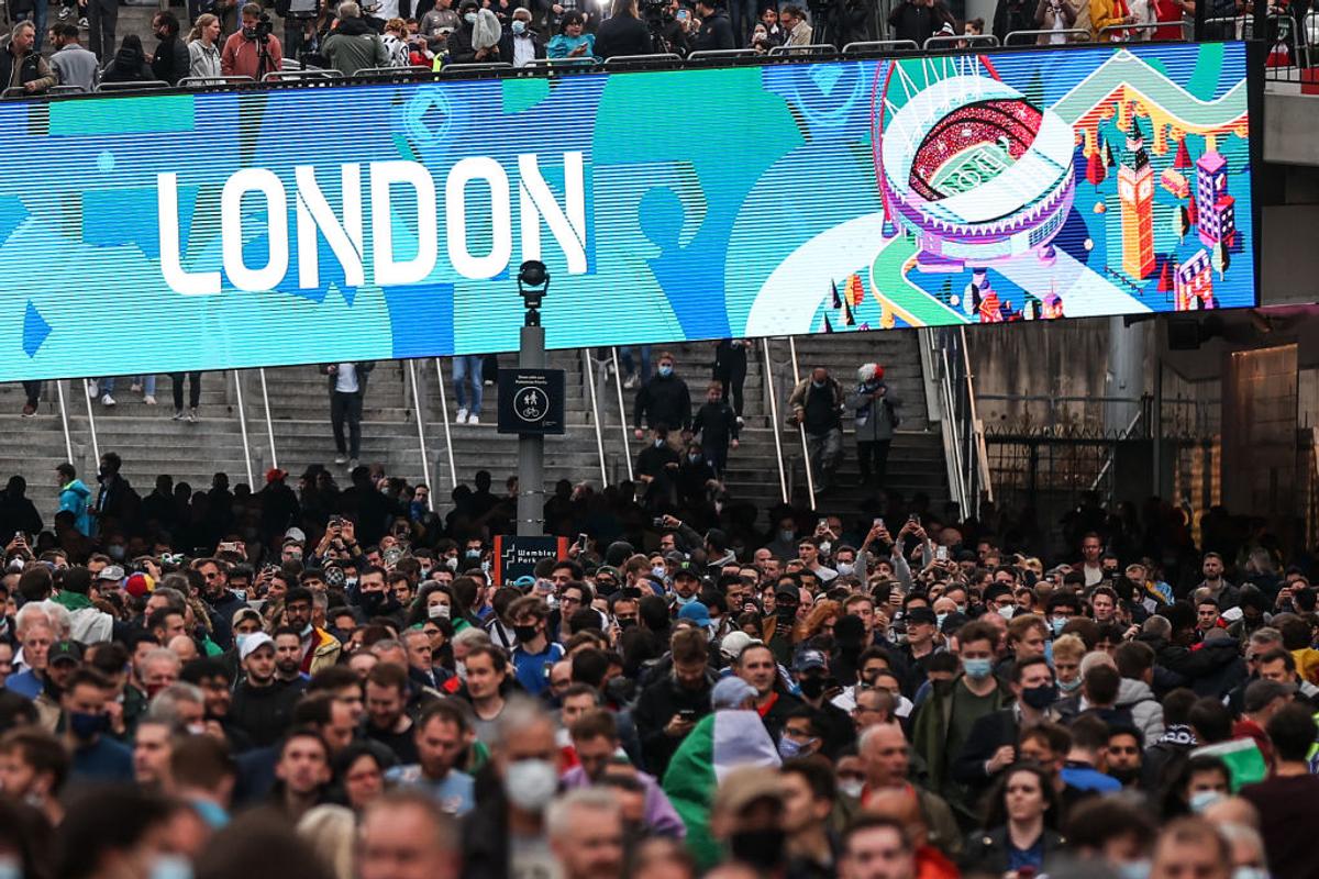 Sărbătoare pe Wembley! 54.000 de spectatori, soare după ploaie, mii de italieni și spanioli bucuroși