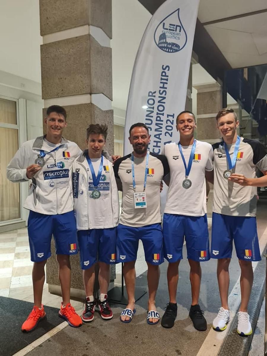 Ștafeta României cu medaliile de argint Performanță istorică pentru David Popovici la Europenele de juniori de la Roma. A doborât recordul mondial la 100 metri liber. Cu timpul său ar fi fost campion olimpic la Rio!
