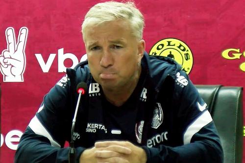 Dan Petrescu, la conferința de presă // foto: captură YouTube @ CFR Cluj